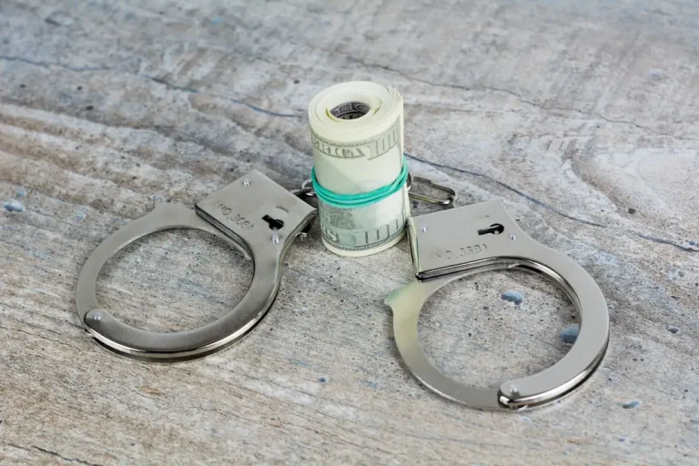 Szybka reakcja policjantów – sprawczyni włamania zatrzymana w warunkach recydywy